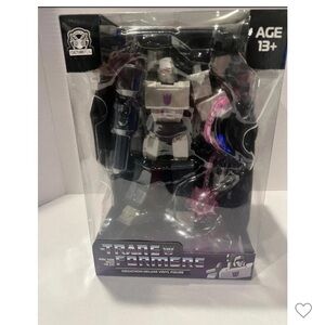 BRAND NEW- NEVER OPENEDTransformers Megatron Deluxe Vinyl Figure by CultureFly